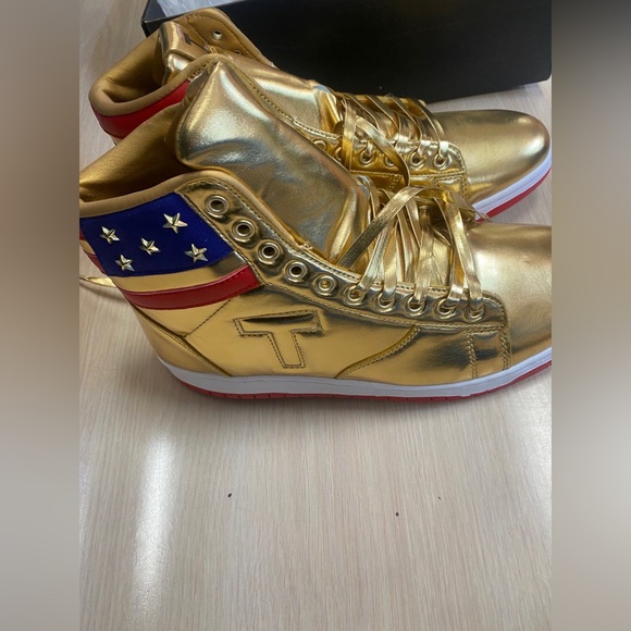 Trump Never Surrender Gold Sneaker - Picture 2 of 10